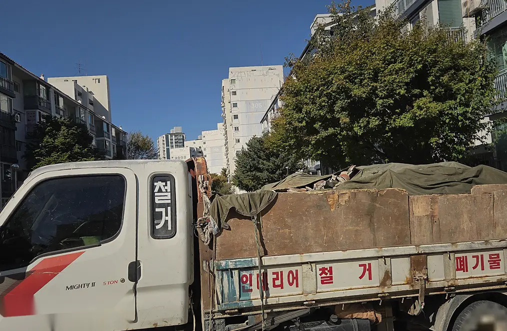 서울 중구 오피스텔 폐기물 수거 작업 전후 2